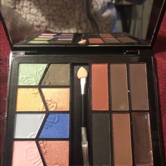 Eyeshadow pallet - Picture 1 of 1